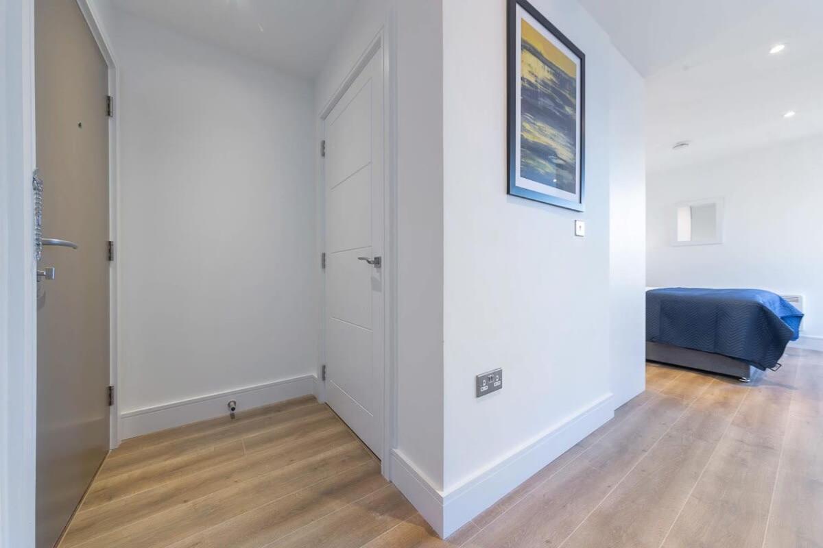 Modern Studio Apartment In East Grinstead Exterior photo